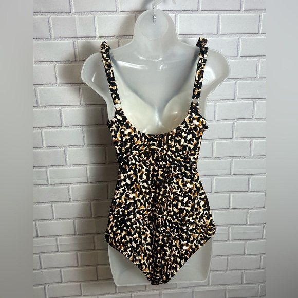 DKNY Women's Printed Ruffle Plunge Tummy-Control One-Piece swimsuit/size 12 - Picture 11 of 13